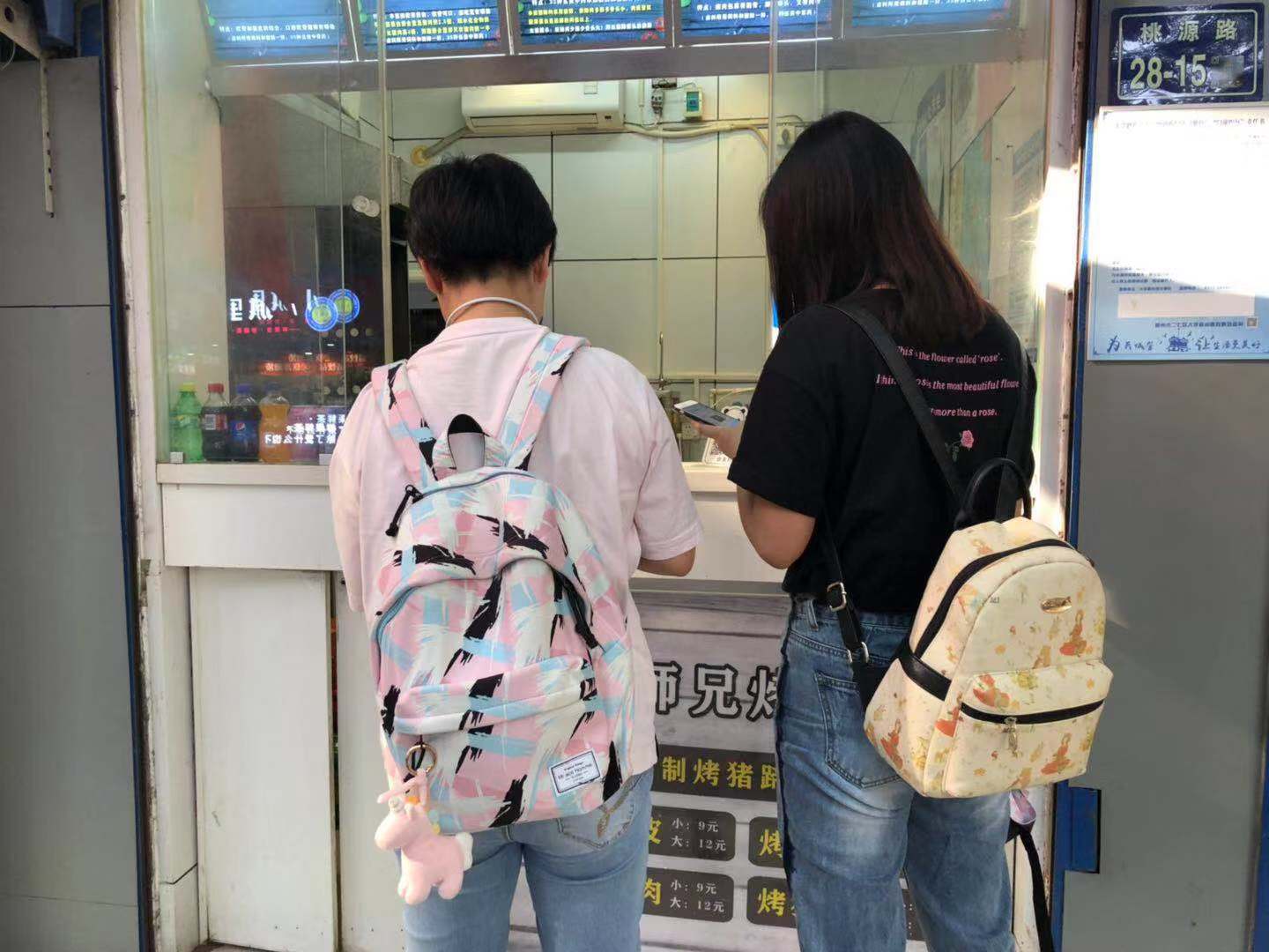 郑州有名的烤猪蹄,郑州管城区烤猪蹄