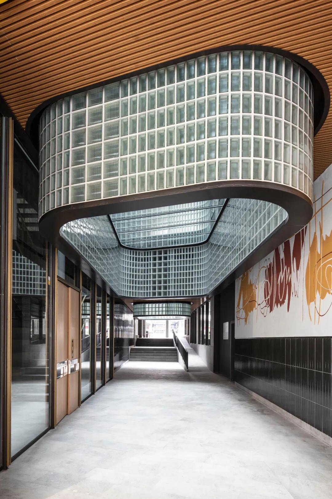 玻璃砖做公寓效果图 (公寓楼改造效果图)