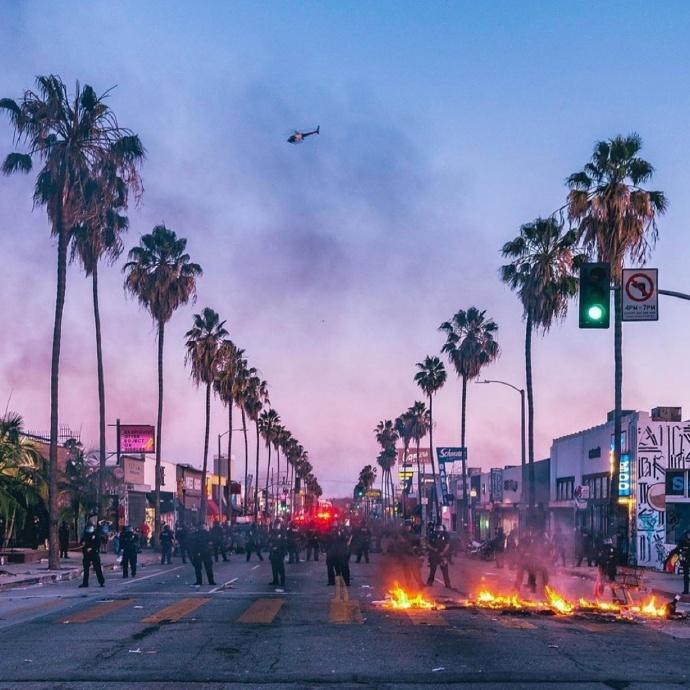 多家潮店被砸抢，JR斯密斯殴打*行游**白人，乔丹坐不住了