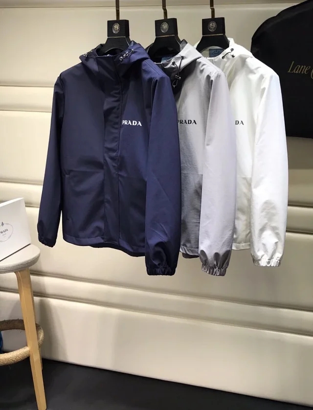 致敬普拉达,普拉达冲锋衣官方旗舰店价格