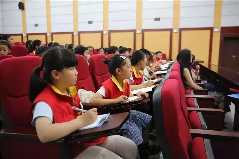 “零距离”体验！青岛小主人报记者团走进黄岛法院