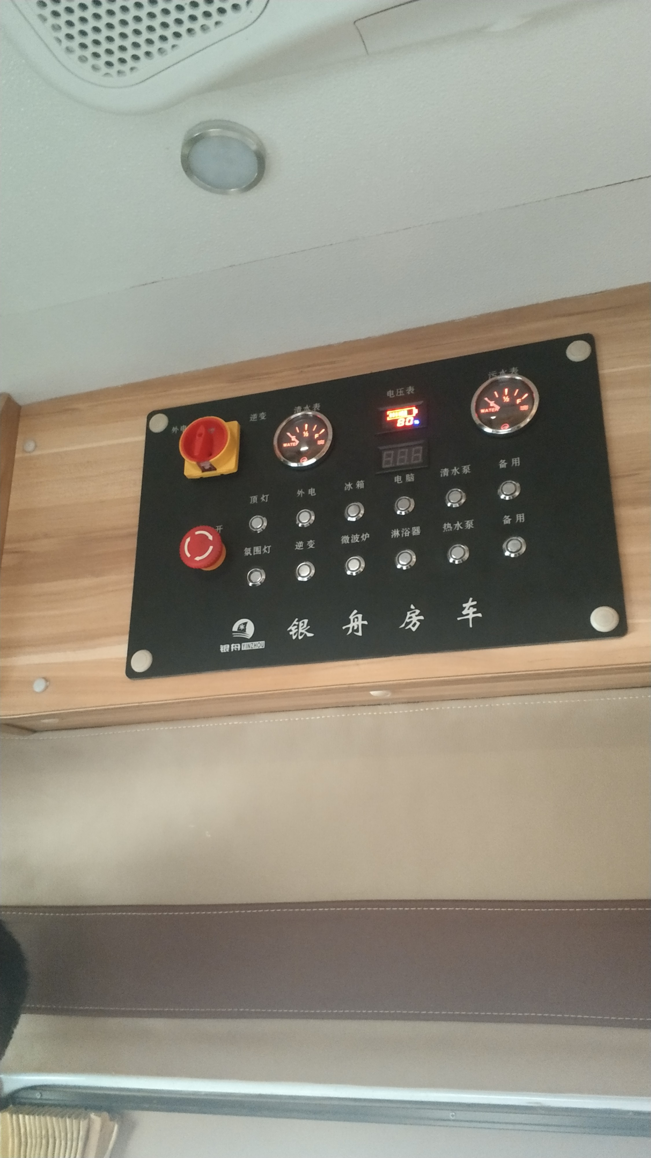 很惬意的路亚钓鱼,房车路亚野钓