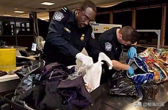 美国海关有权力查手机吗,美国海关可以随便查手机吗