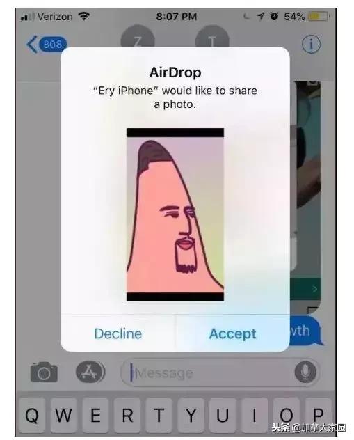 加拿大地铁上有变态强迫妹子看“*体下**”!你手机这个功能关了吗?