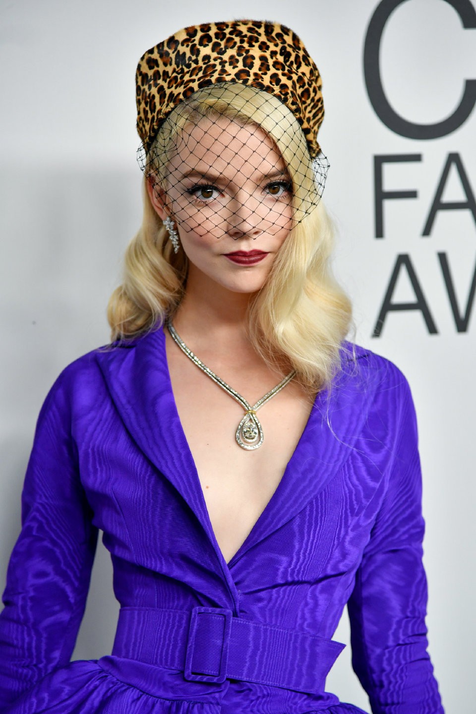 安雅红毯造型,安雅戛纳穿搭