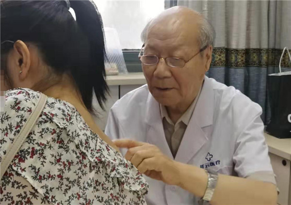 健康扶贫专家义诊,医疗专家下乡义诊