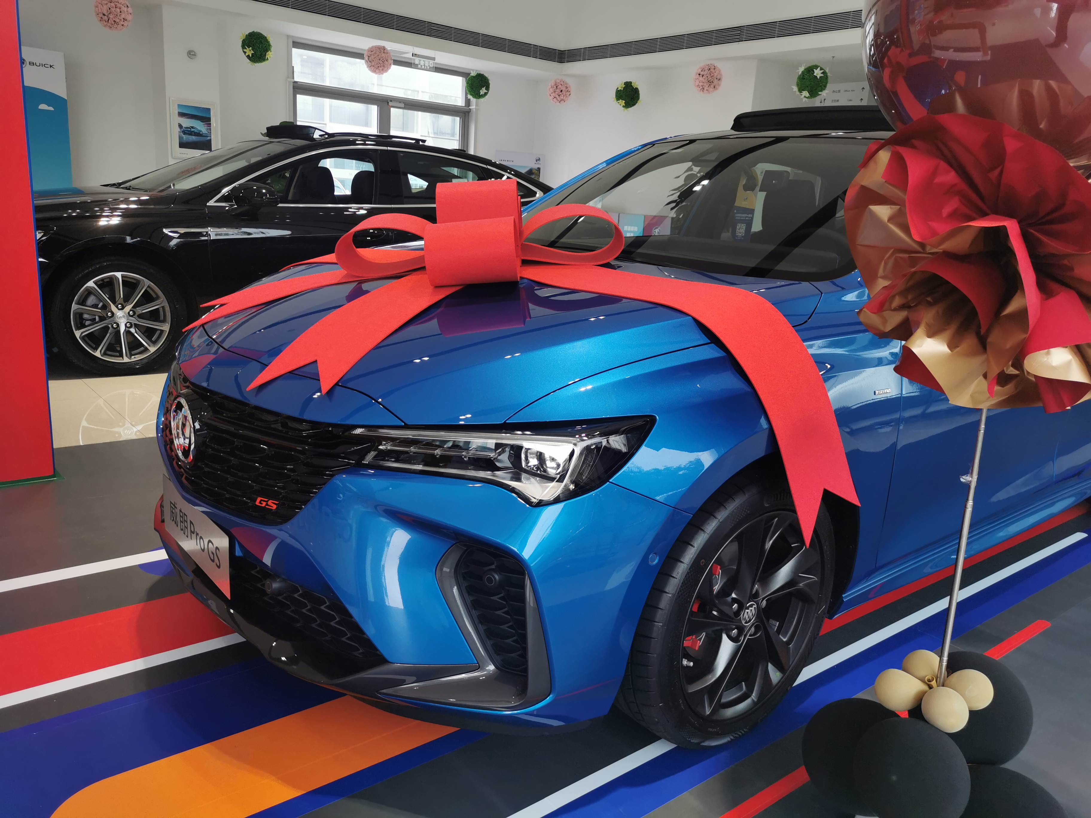 白色威朗pro尾翼好看吗,白色威朗pro乐享版原厂行车记录仪