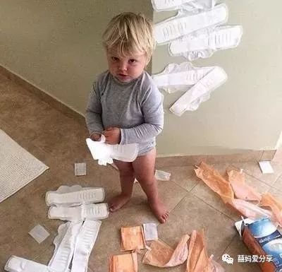 被孩子撞见换姨妈巾，这位妈妈的回答亮了