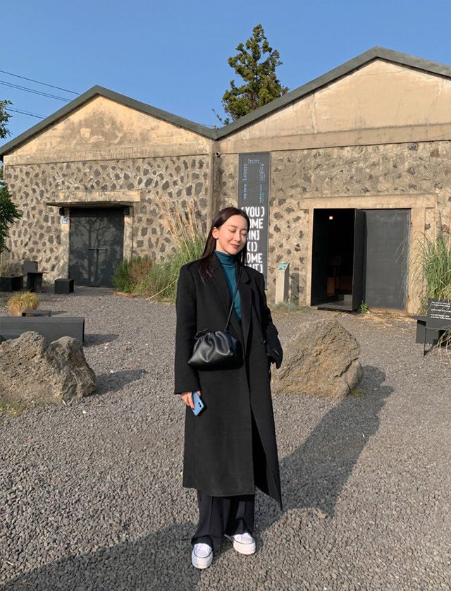 为什么你穿黑色大衣不好看,为什么你穿棕色大衣会显老气