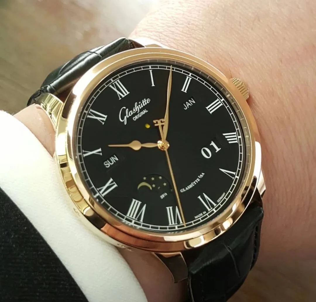 什么时候手表最值得购买,三款20到30万的万年历腕表推荐