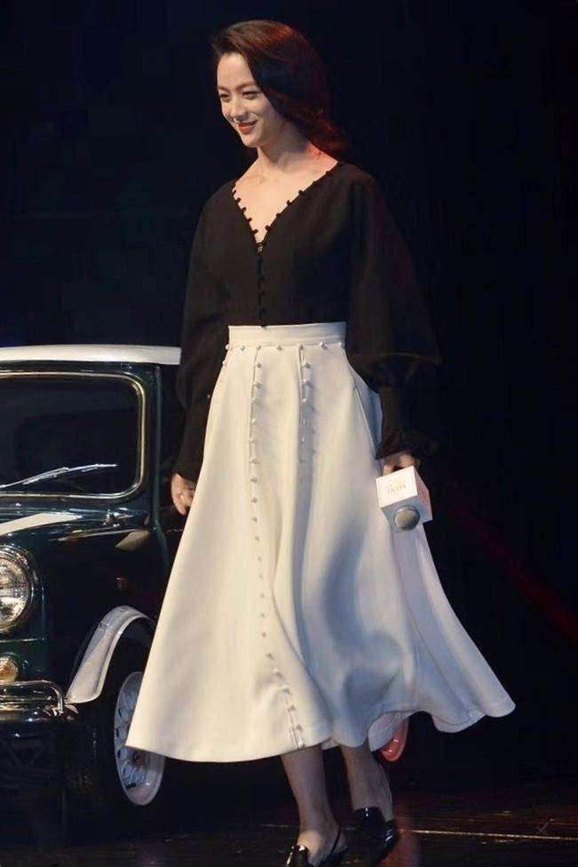 汤唯穿西装,汤唯黑色西装搭配