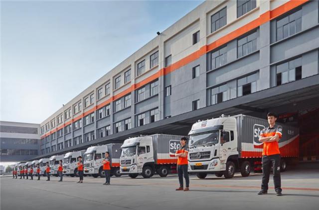 22岁守寡的申通创始人陈小英,快递女王陈小英雨伞