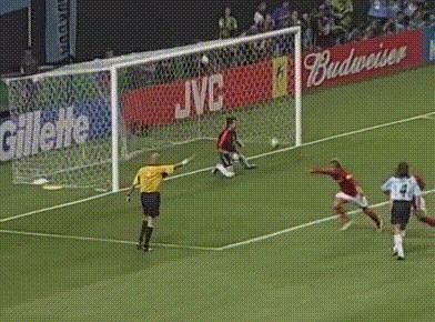 大卫贝克汉姆生涯,大卫贝克汉姆经典的庆祝动作