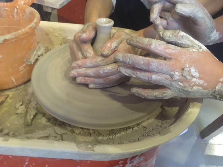 带孩子去做陶艺对孩子有什么帮助,陶艺可以培养孩子哪些能力