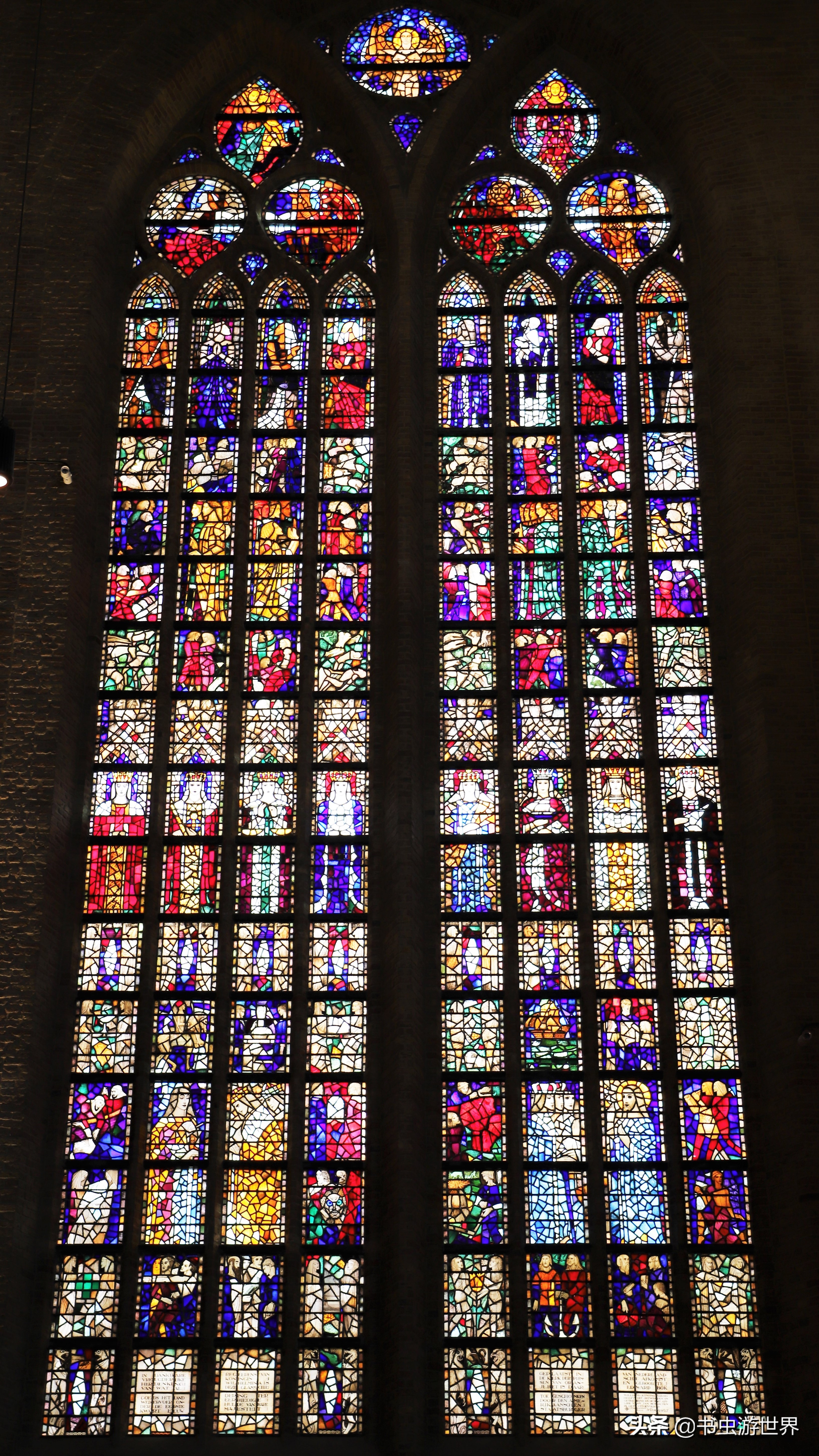 登上108米钟楼俯瞰13世纪古城，荷兰国父为何选择在这里安葬