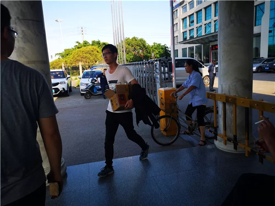 郭威事件,国威被带走