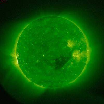 任何物体都能发光吗,人看到的是光还是会发光的物体