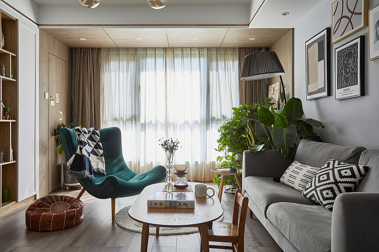 家里垃圾堆多,家里都是垃圾杂物