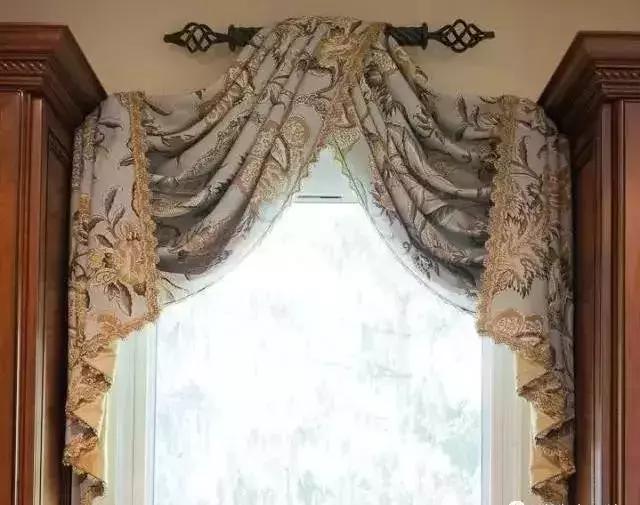 阳台窗帘加窗幔效果,千鸟格窗帘加窗幔