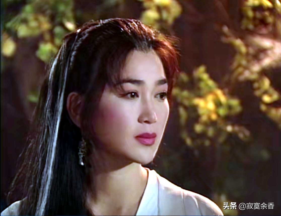 圆月弯刀杨过,圆月弯刀是什么刀