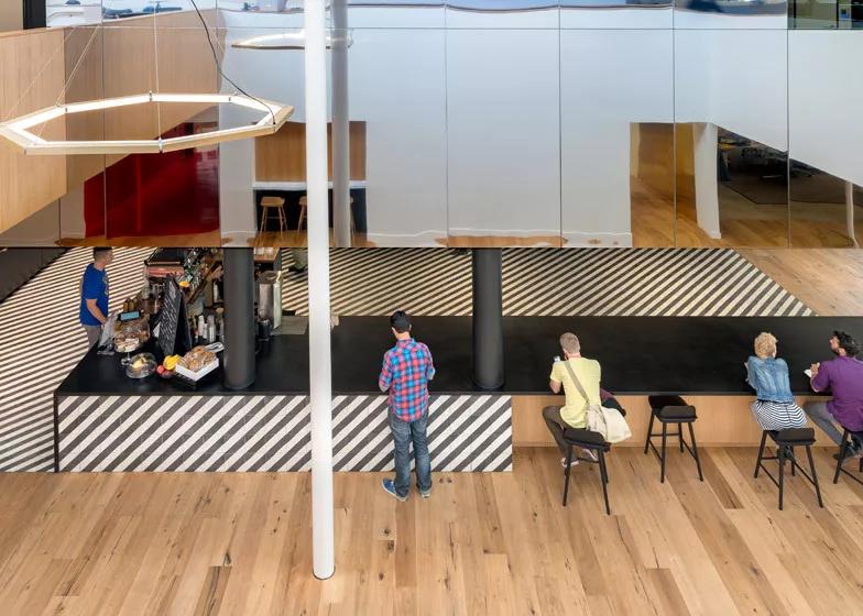 别人的办公室总是不会让我失望！这里工作太爽了