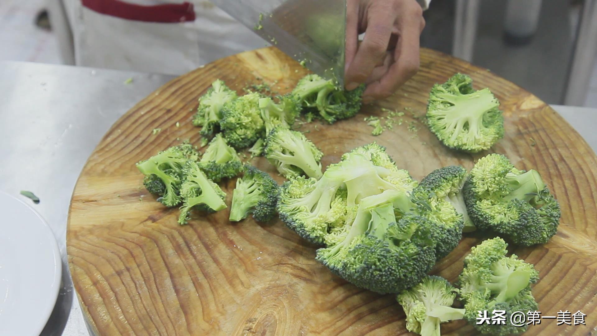 饭店凉拌西兰花,饭店里的凉拌西兰花