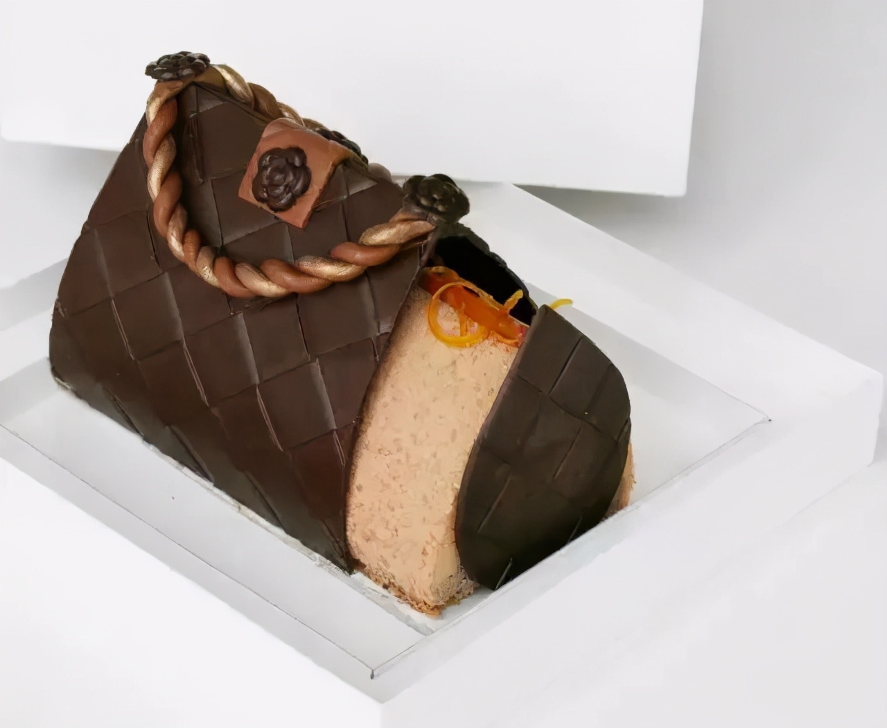 大牌下凡,LV开始卖咖啡了!P.S.日本最大LV旗舰店美翻了