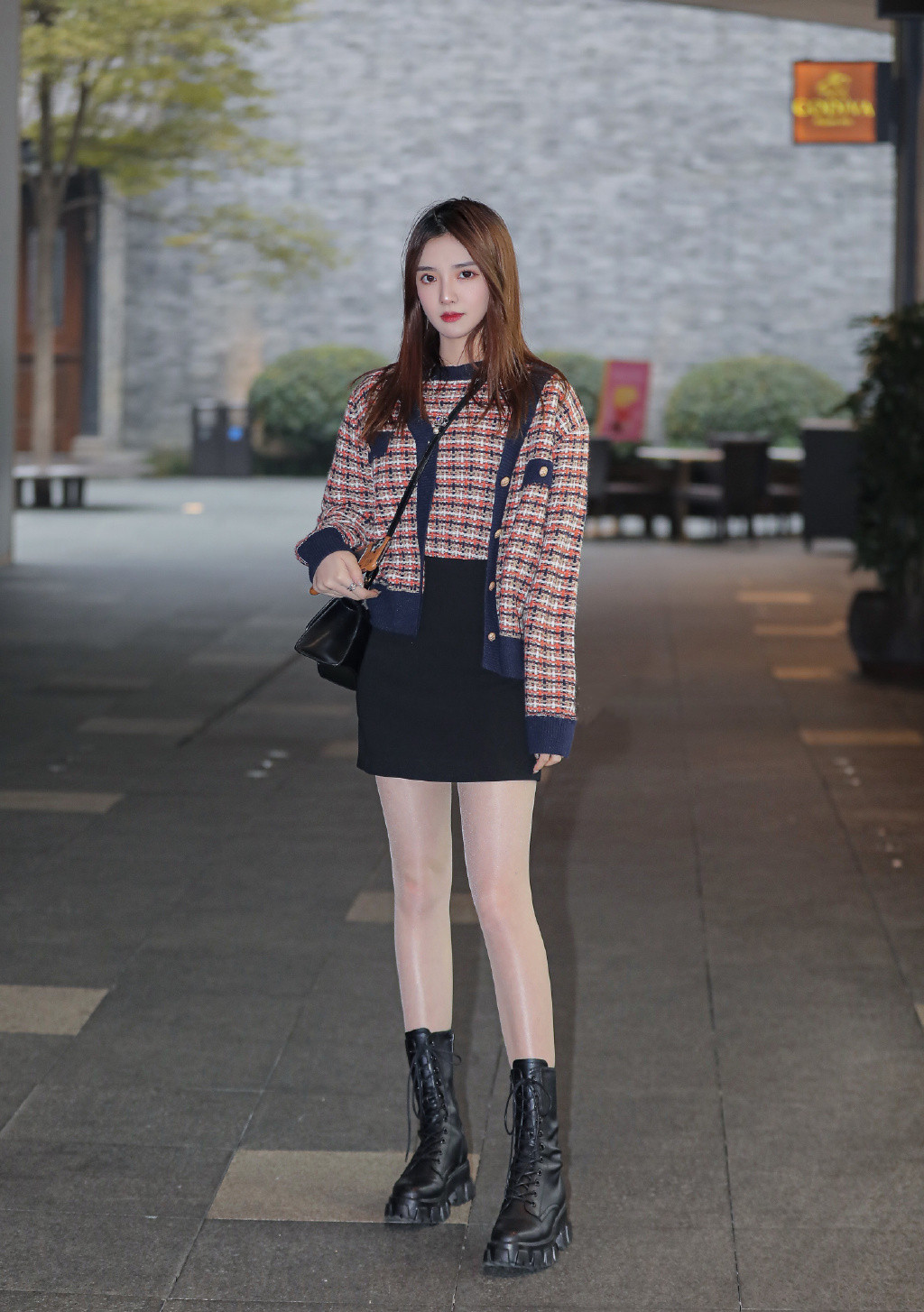穿搭成都女孩,出门这样穿简单时髦显腿长