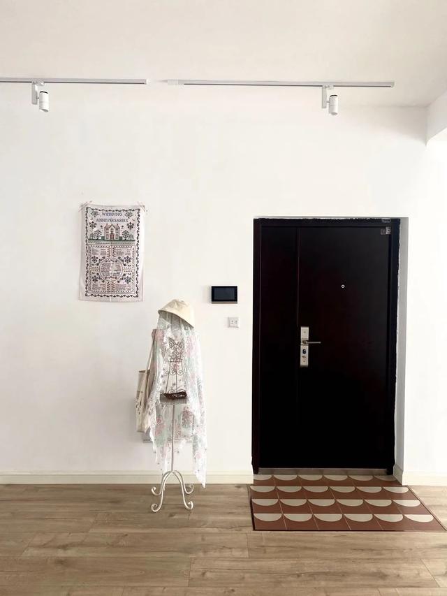 客厅不放家具怎么布置,客厅不大怎样摆家具