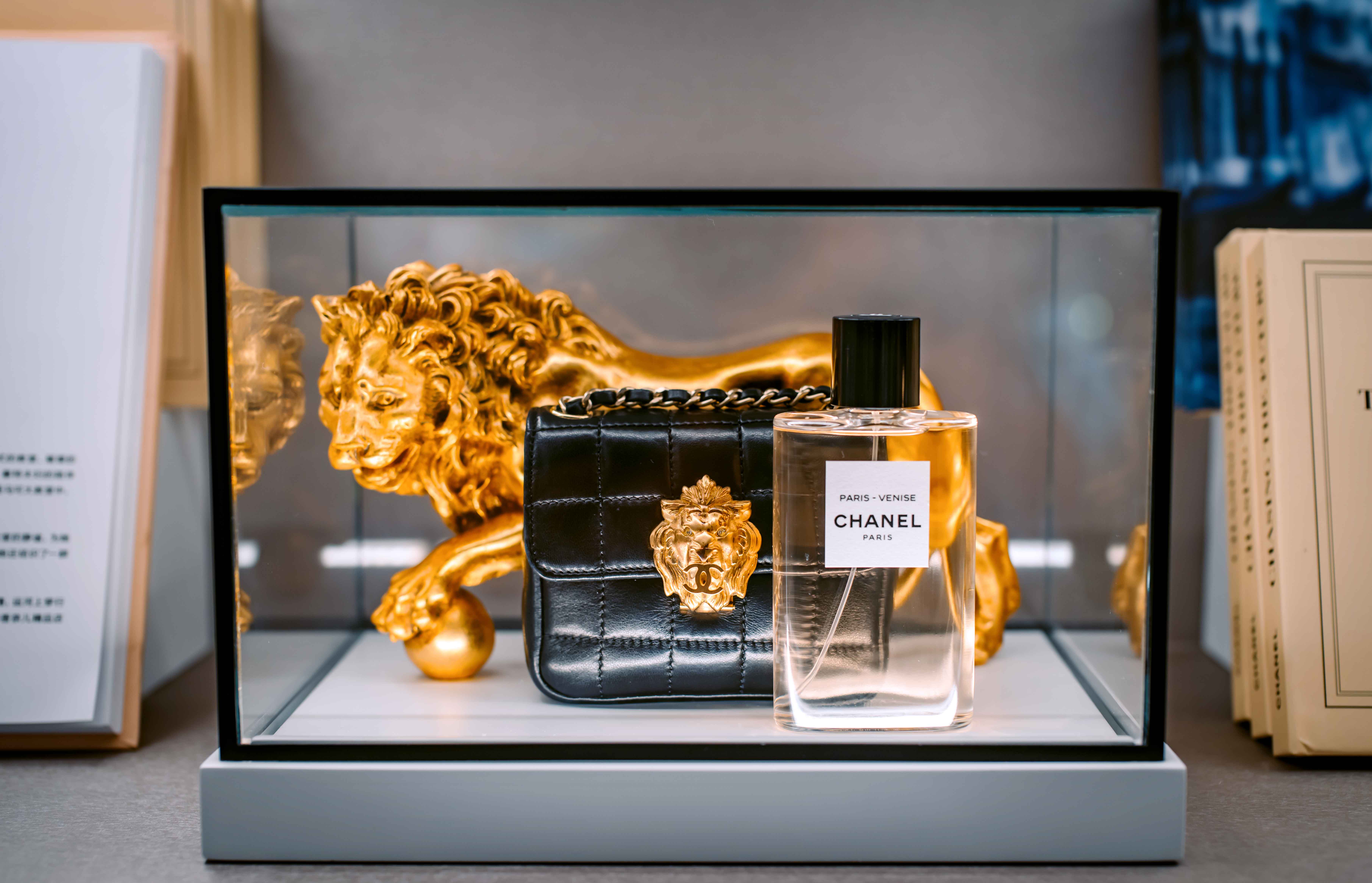 闲逛魔都美术馆,观看香奈儿香水展