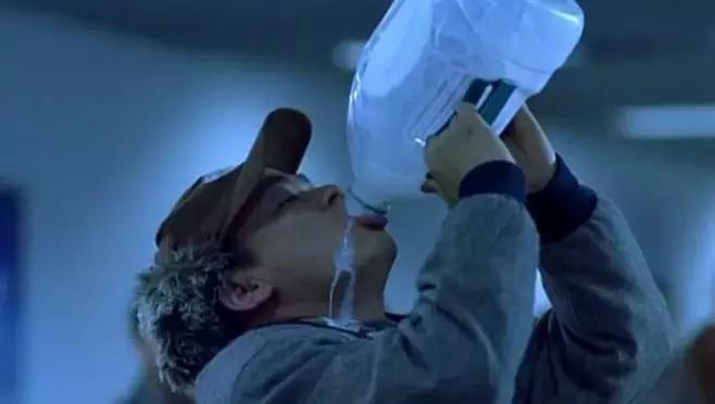 岳云鹏连续13年为郭德纲庆生,郭德纲岳云鹏在同龄人中成就