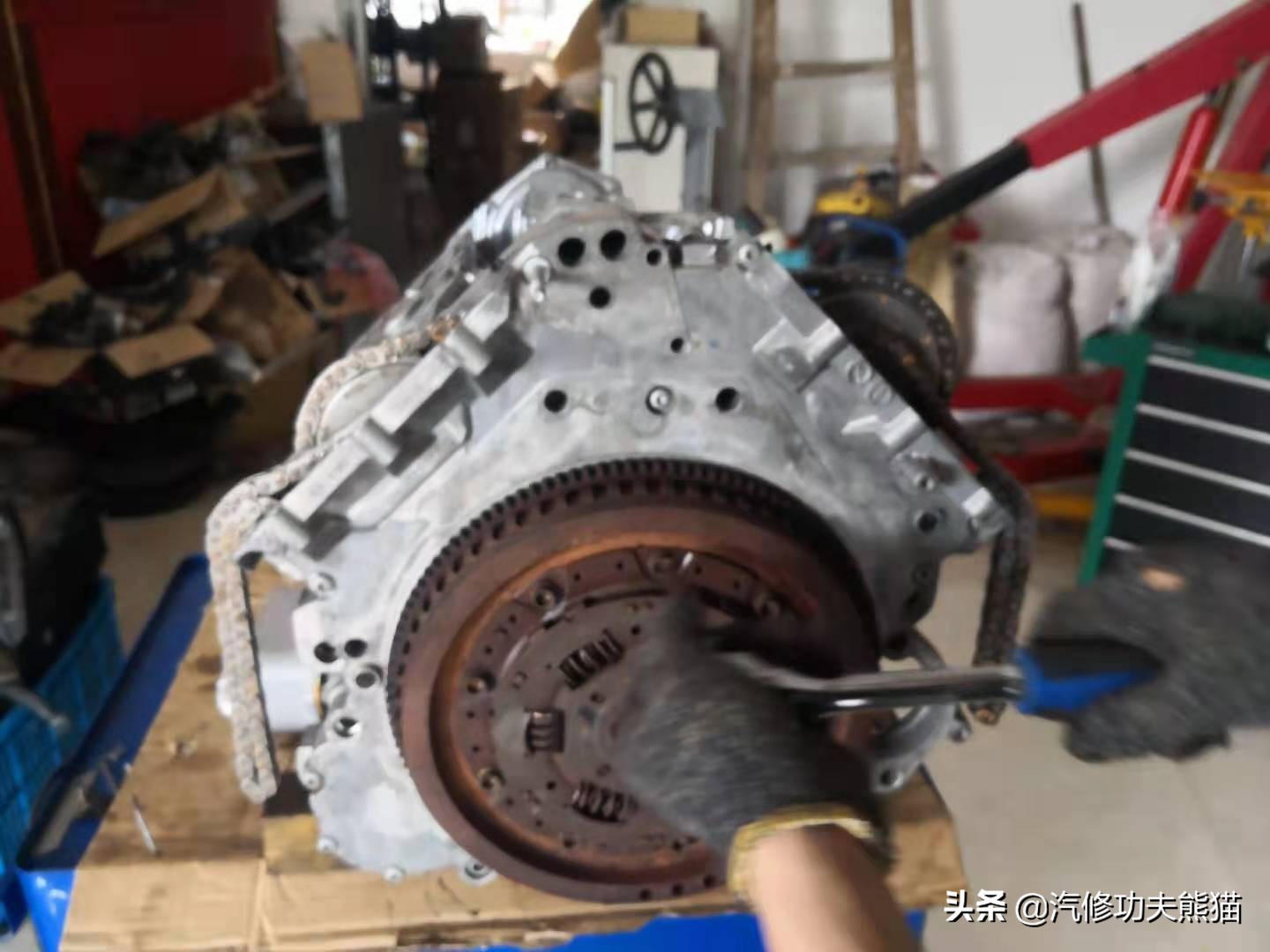 16万km的奥迪a62.0t烧不烧机油,13款2.0t奥迪a6l烧机油