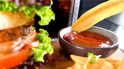 召唤佛山大胃王！足足八层高XXXXXL号大力水手汉堡，全部吃完免单