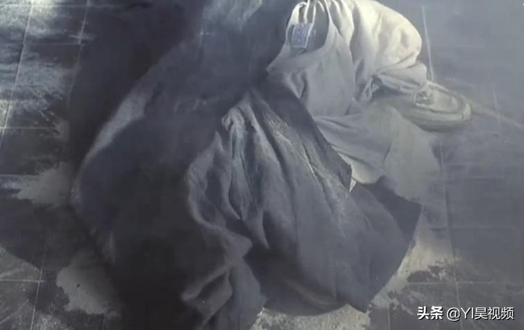 张学友经典喜剧，许冠英搞笑担当，头顶*裤内**斗僵尸《猛鬼差馆》