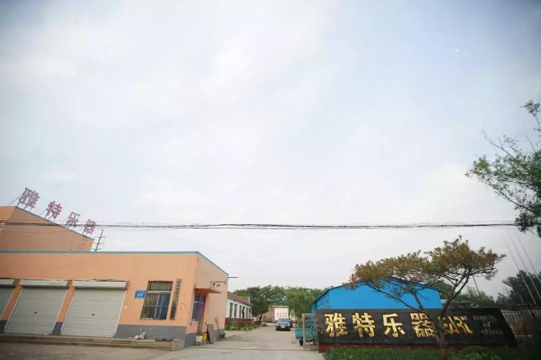 探访“网红”小镇:80万把乐器里的乡土经济学