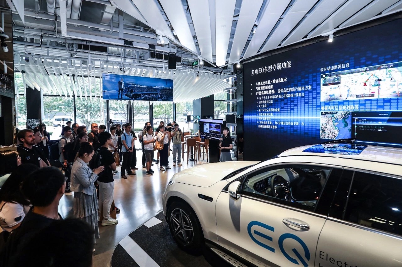 奔驰eqc纯电动车2022款技术参数,奔驰100万长什么样