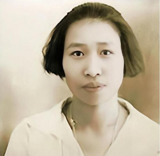 张若名：周恩来的初恋，*颖超邓**承认“他们很般配”，但志同道不合