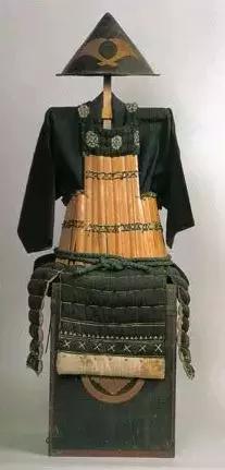 日本武士穿木屐打仗,日本武士盔甲是用竹子做的吗