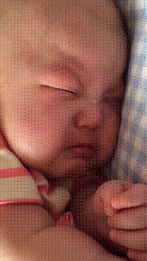 宝宝睡着了啜泣发出声音,一岁半宝宝半夜突然大哭一直啜泣