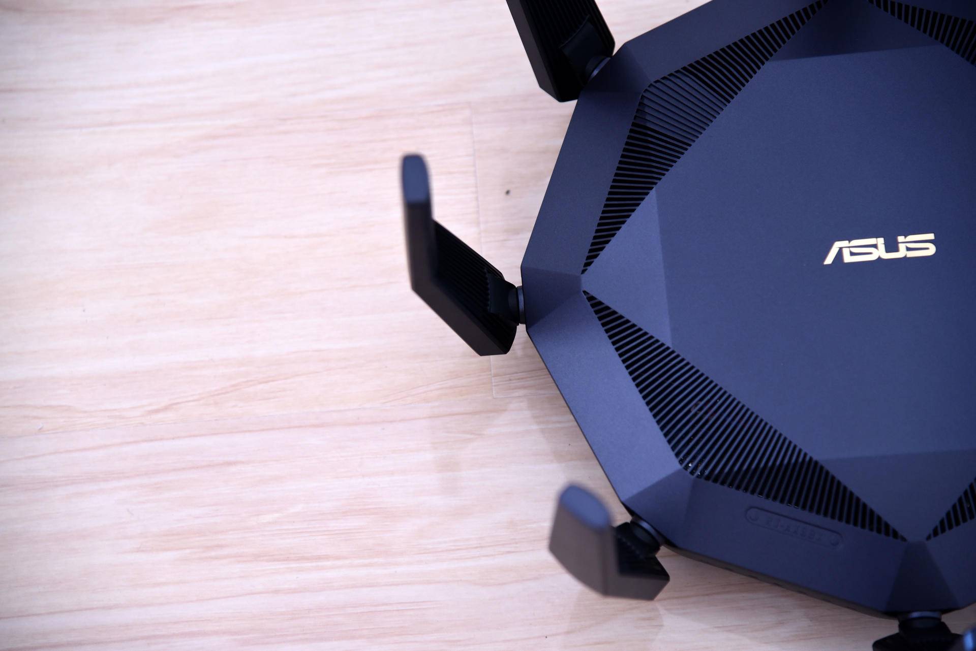 一个路由4699元，华硕帝王蟹RT-AX89X：不贵！我只是挑选优质用户