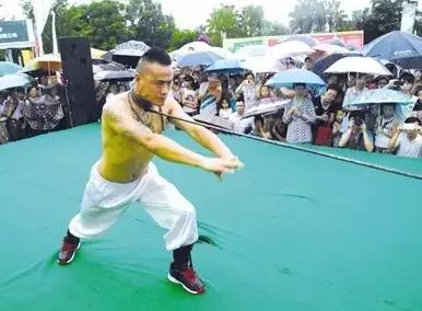 江湖卖药老头绝技,江湖打把式卖艺如何吆喝