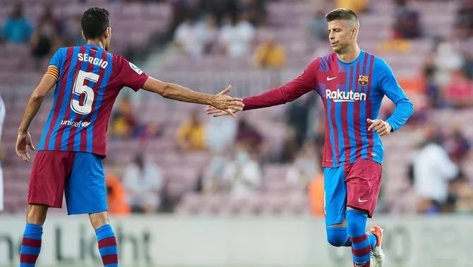 同样是巴萨小将,一个待在看台,一个能让核心“让位”,差距来了