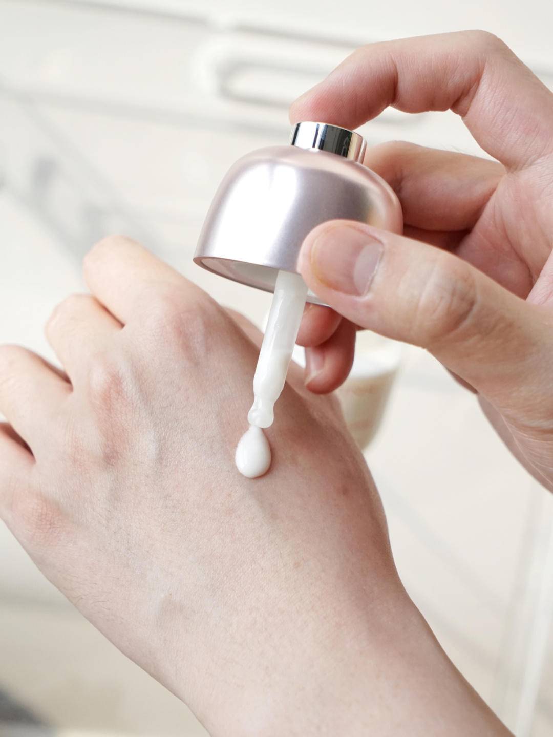 每天美白皮肤还是越来越黑,一直在美白却越来越黑的原因