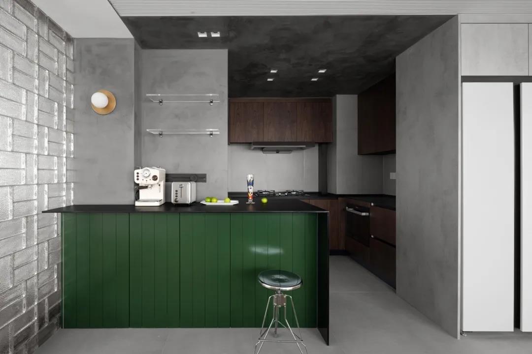 89㎡舒适两居，装修巧用「百叶窗+玻璃砖」，高级又通透