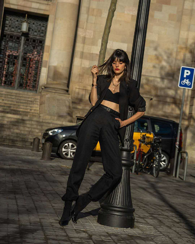 平胸女怎么穿衣搭配,平胸女人怎样穿搭好看