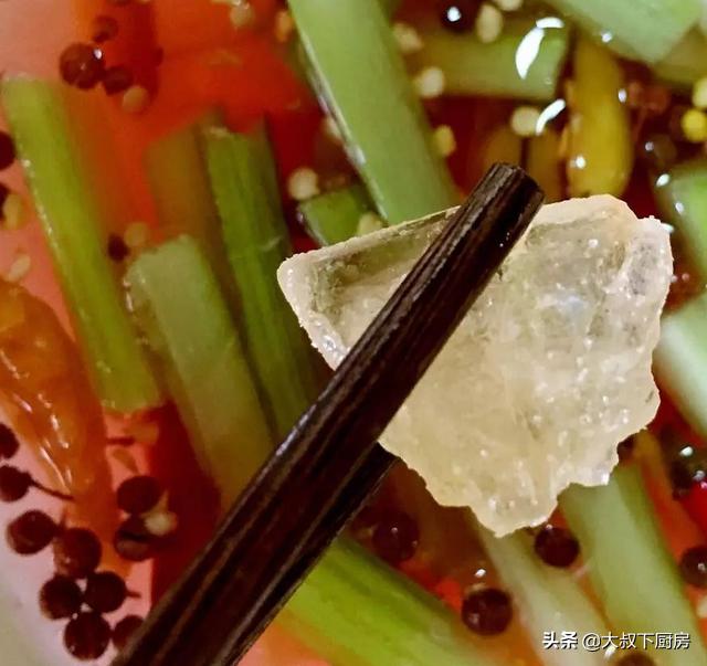 川味泡椒凤爪做法,美食教你做泡椒凤爪