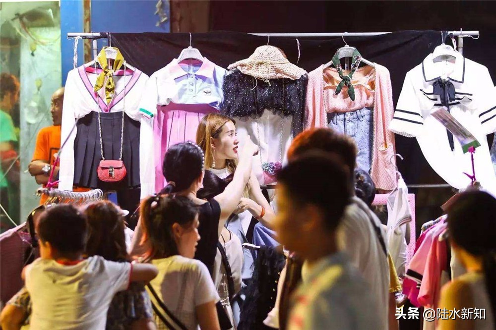 地摊可以打败商铺吗,地摊全面取代商铺