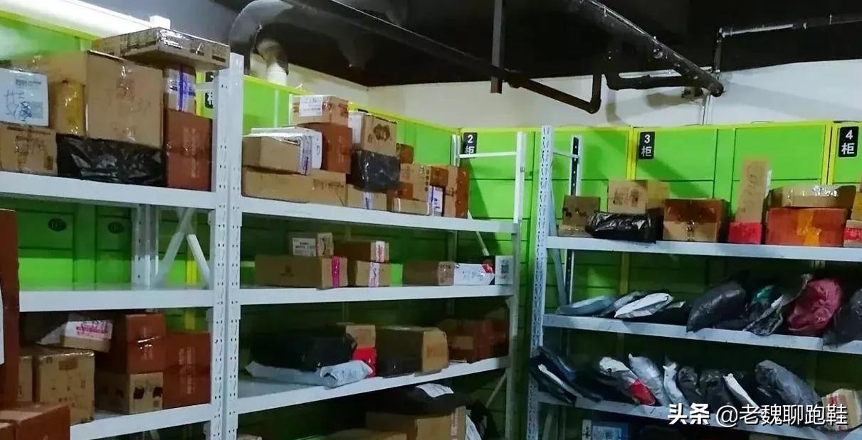 网上买鞋和实体店有味道吗,去实体店买跑鞋怎么选