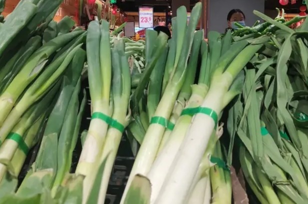 葱农年前囤的葱快烂了，如何是好？