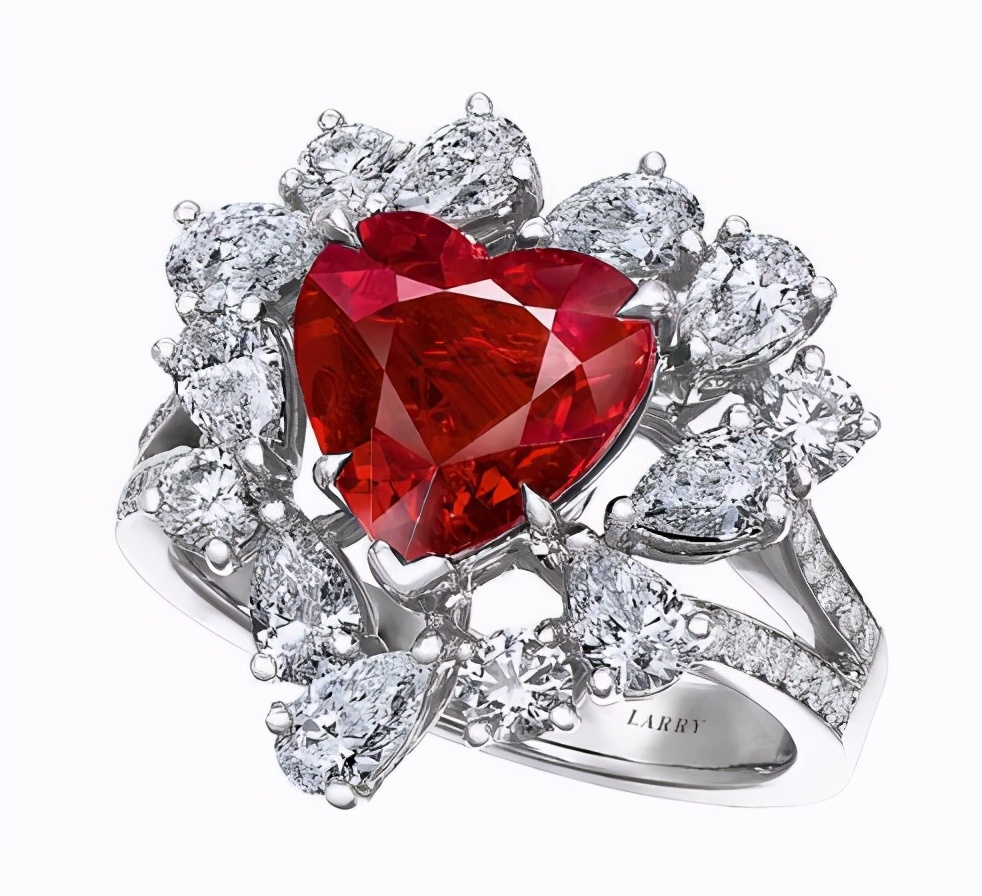 为什么英国总是把蓝宝石作为婚戒,王室贵族是如何挑选结婚戒指的